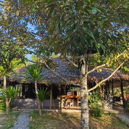 Baan Farang Homestay Phra Saeng Ban Nam Dam Ngoại thất bức ảnh