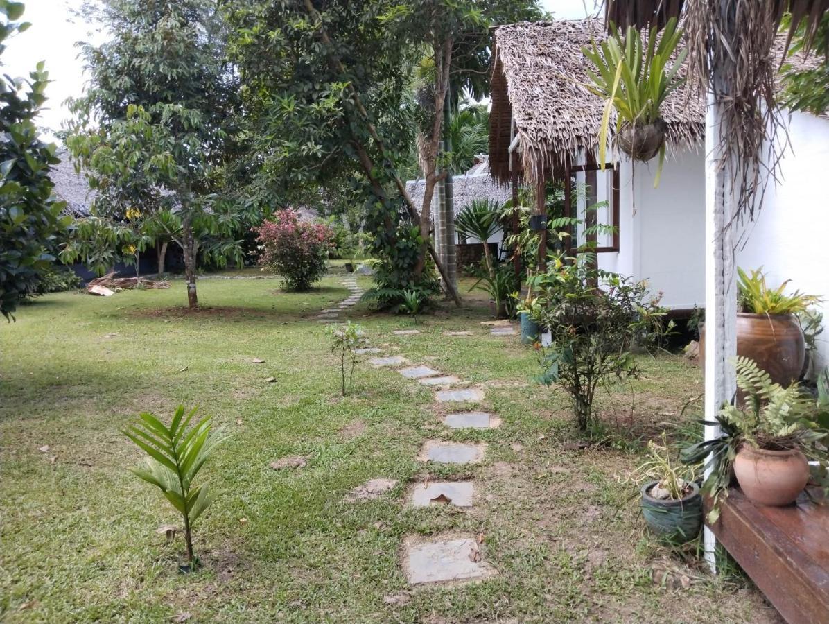 Baan Farang Homestay Phra Saeng Ban Nam Dam Ngoại thất bức ảnh